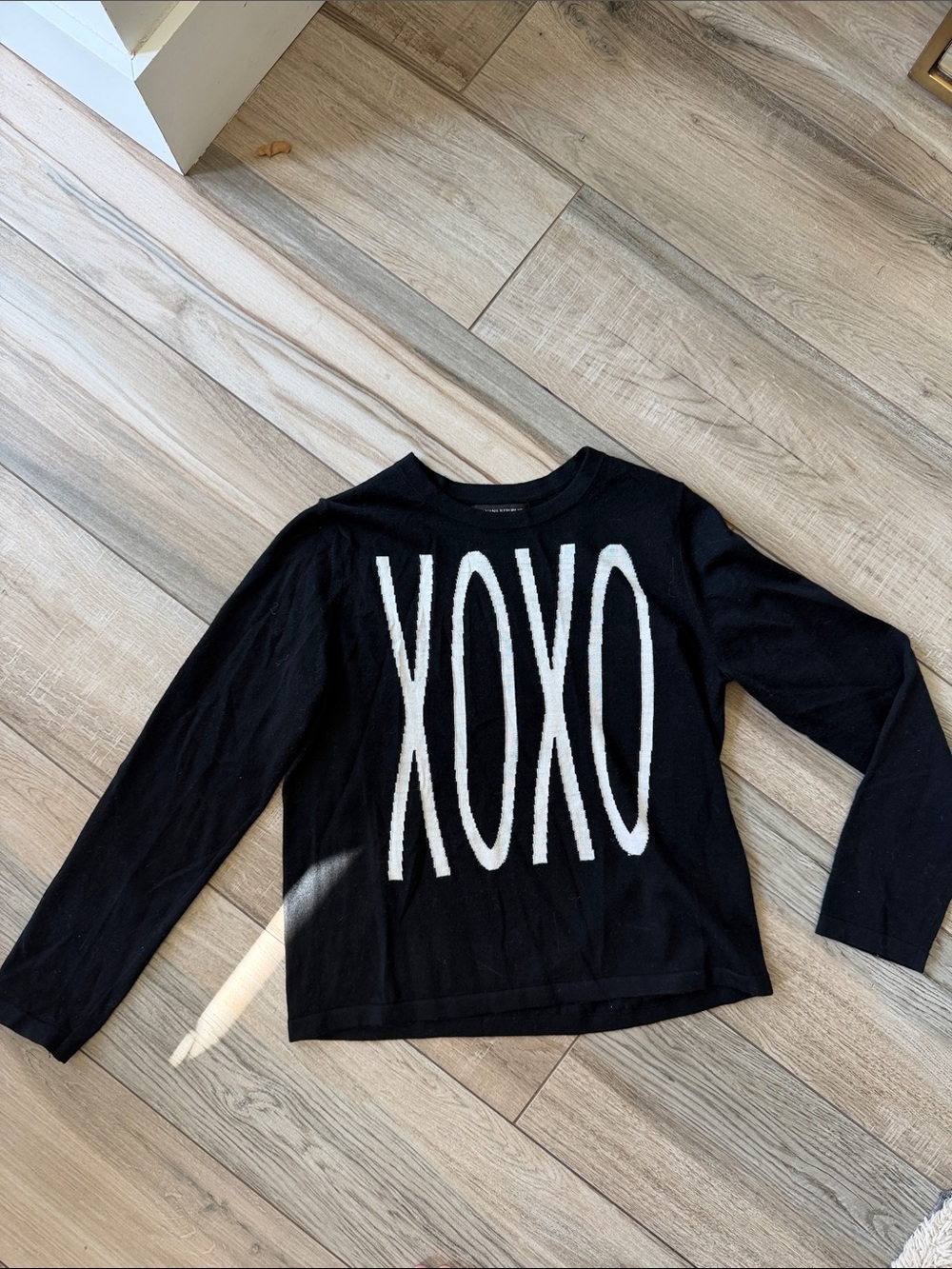 Banana Republic Black Long-Sleeve Top with White XOXO Graphic